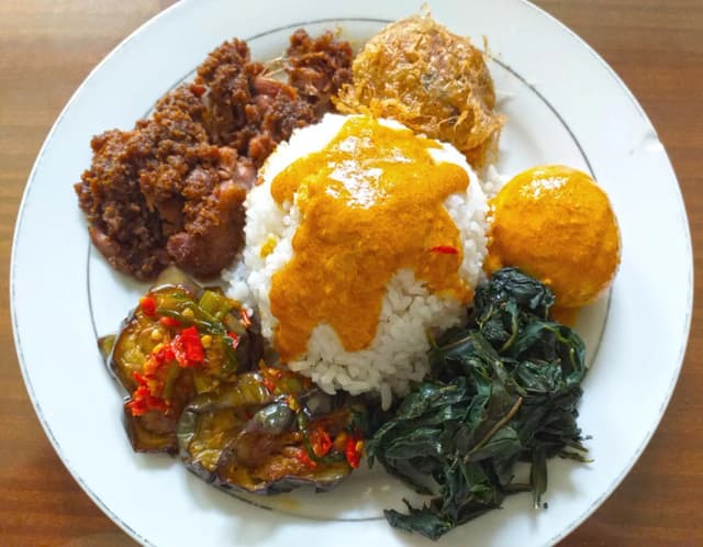 Nasi Padang (Indonesian Mixed Rice) foto 1