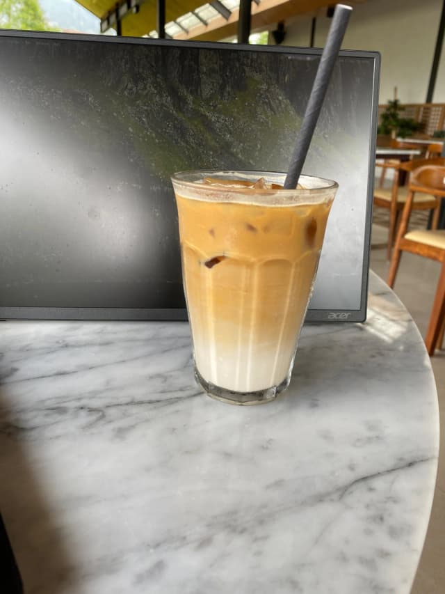 iced oat milk latte no sugar foto 1