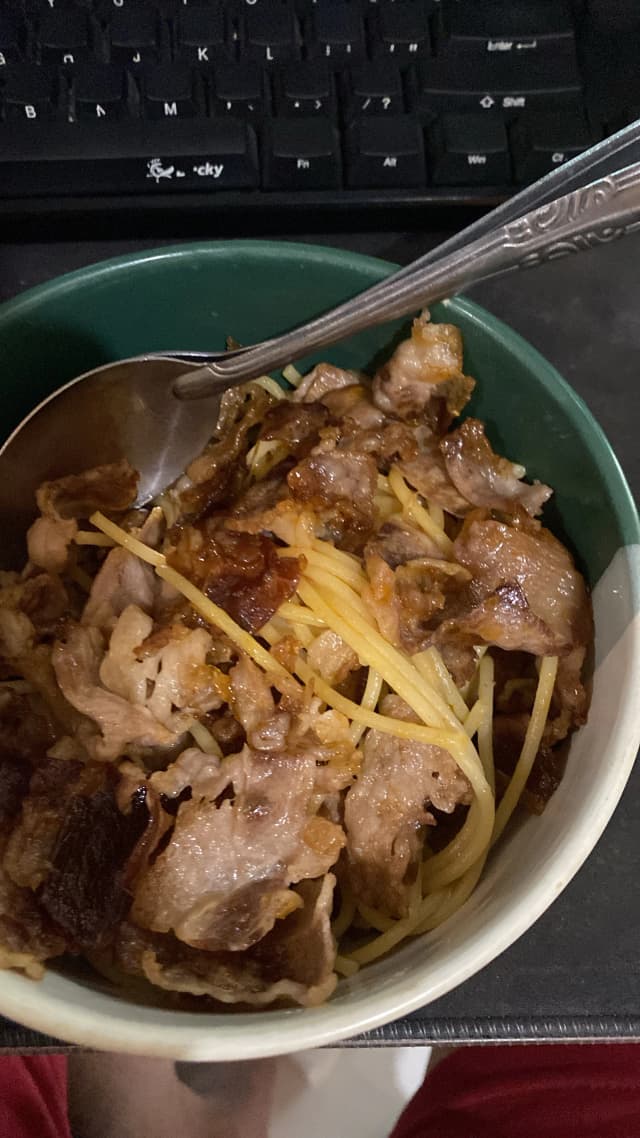 Mie dengan Daging Babi Panggang foto 1