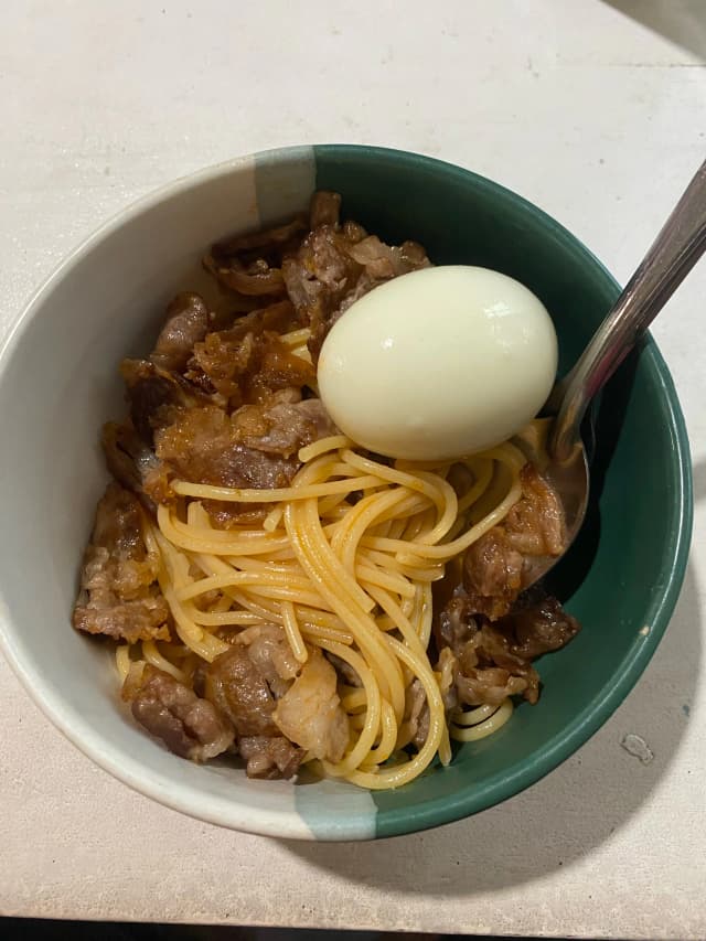 Beef Spaghetti with Boiled Egg foto 1