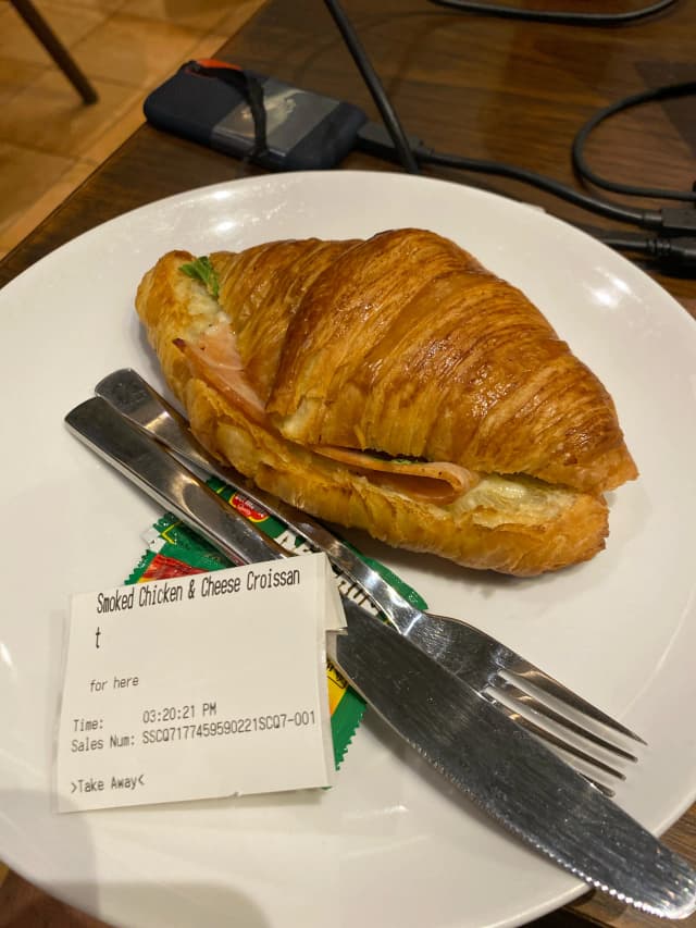 smoked chicken cheese croissant foto 1